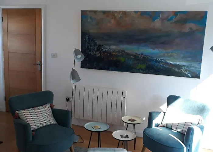 Self-Contained, Ground Floor Apartment With Parking And Patio