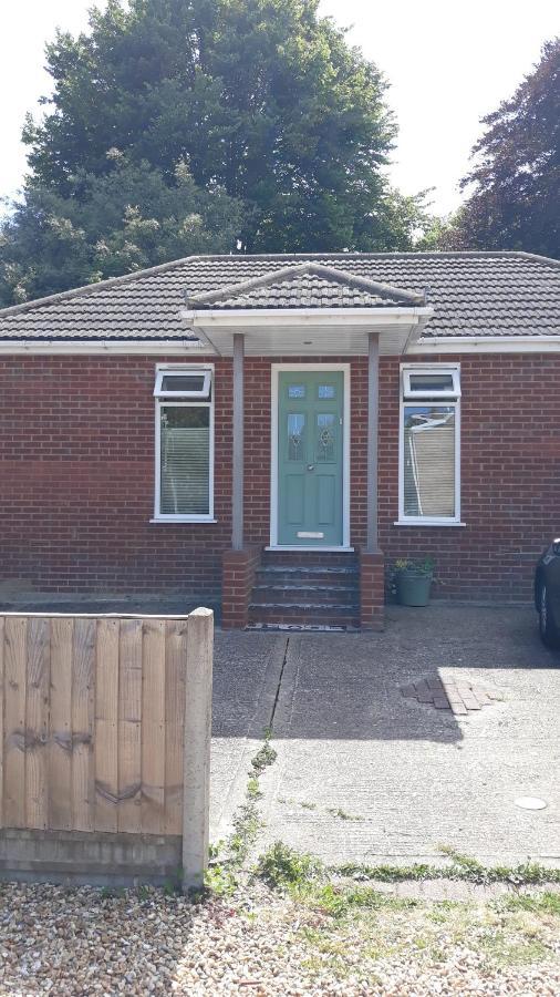 Self-contained, Ground Floor With Parking And Patio Apartment *